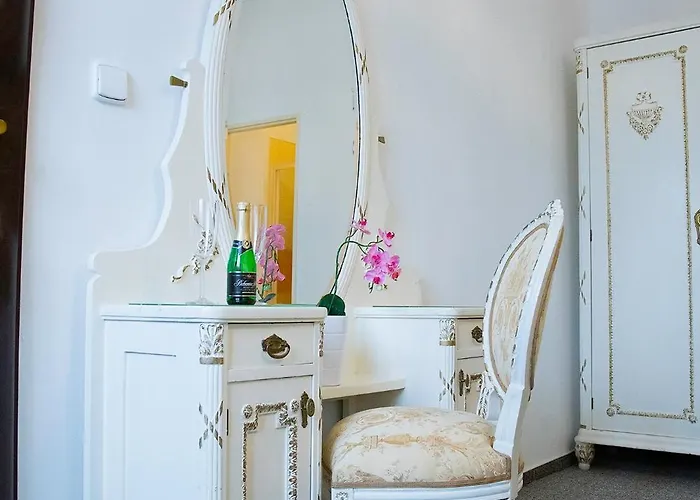 Alojamento de Acomodação e Pequeno-almoço Old House 3*