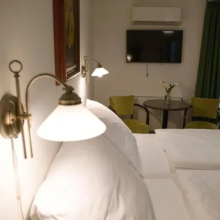 Old House Bed & Breakfast 3*