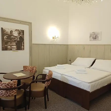 Bed & Breakfast Old House 3*