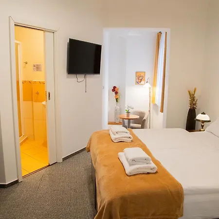 Bed & Breakfast Old House Praga