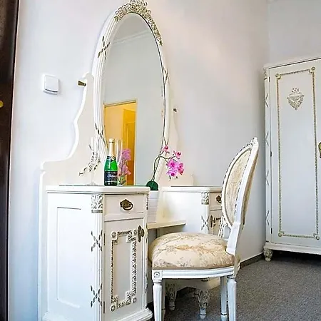 Bed & Breakfast Old House Prague