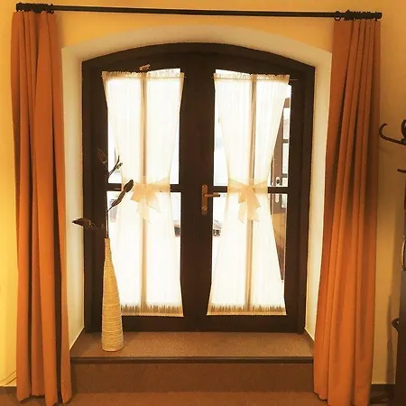 Old House Bed & Breakfast