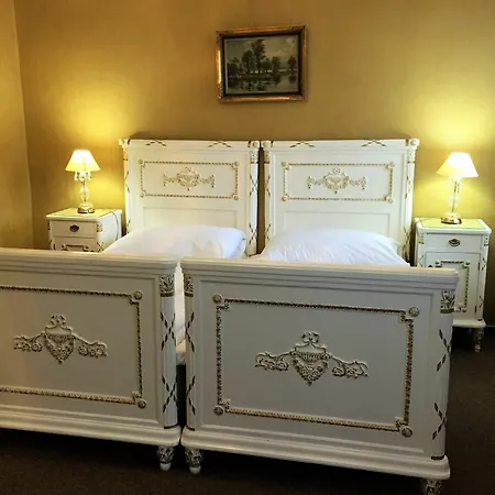 Old House Bed & Breakfast 3*