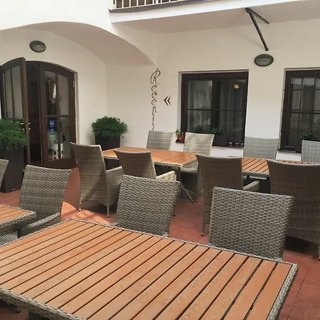 Couette-café Old House 3*